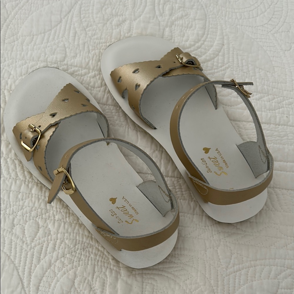 Girls Sandals - Gold Sun San Sweetheart sandals. Size 1. Worn twice.